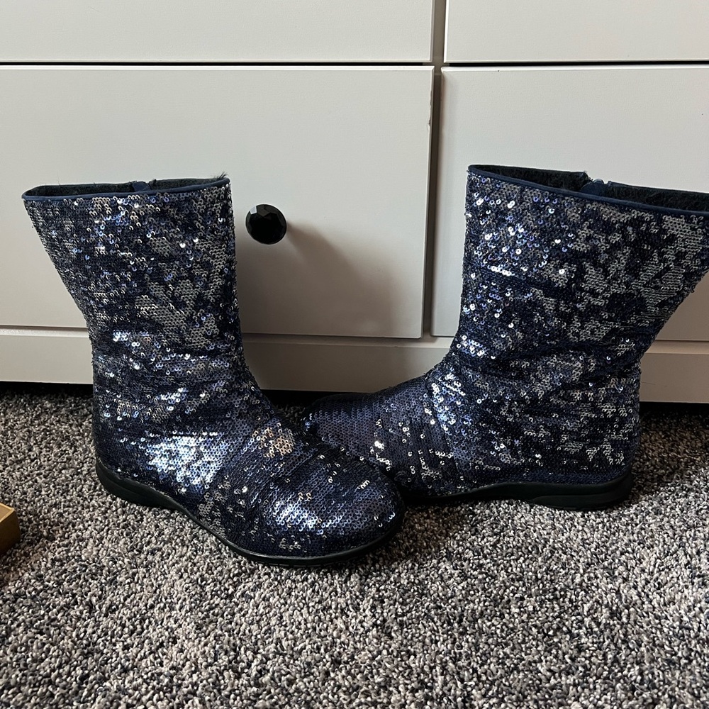 NIB Joan Boyce blue silver sequin winter boot size 8